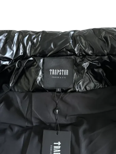 irongate-embossed-puffer-black-3